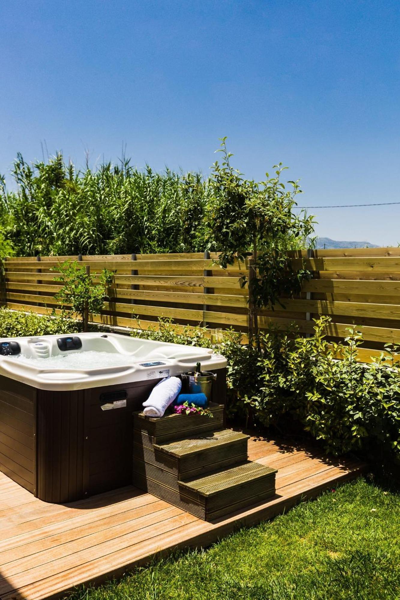 Extraordinary Rethymno Villa | Villa Hantengu | 3 Bedrooms | Beach Front | Private Outdoor Swimming Pool And Hot Tub | Pigianos Kampos Pigianos Kampos  Exterior photo